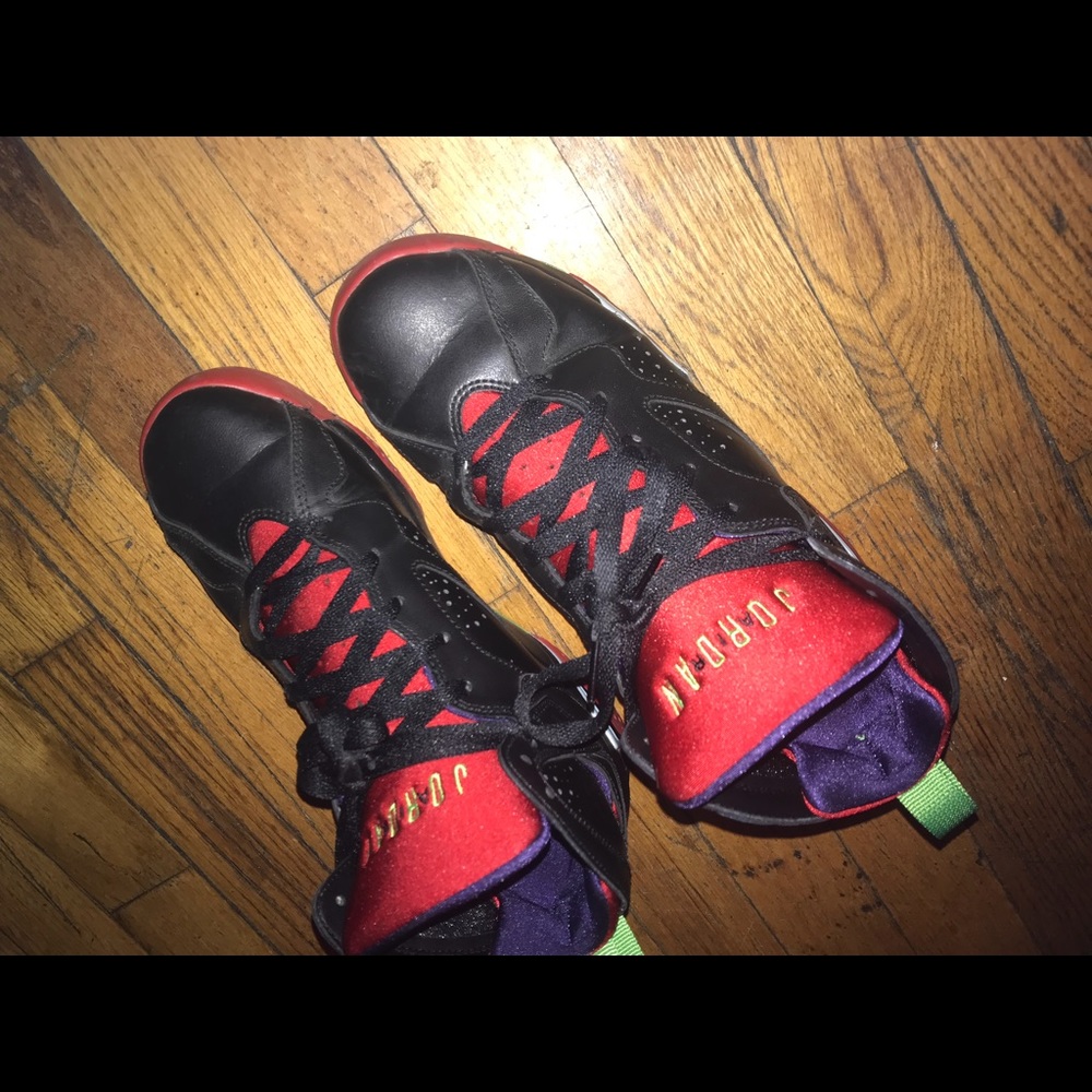 Jordan’s size 7 $90